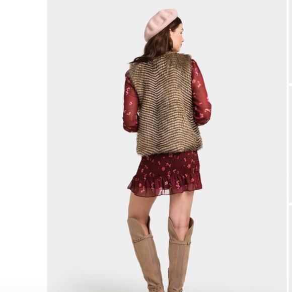 NWT Francesca's  Brown & Tan Faux Fur Animal Print Vest - SIZE LARGE - Picture 9 of 10